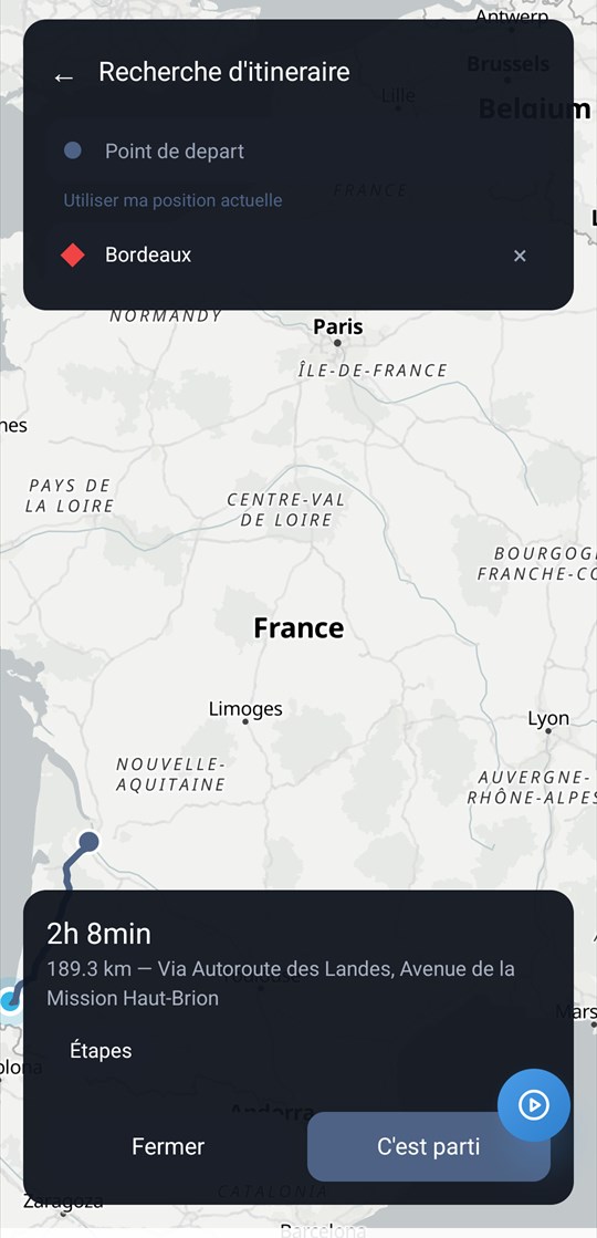 Écran Itinéraire : recherche de destination, étapes et résumé du trajet